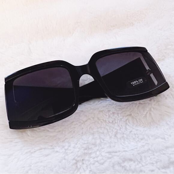 Fiona Black Oversized Rectangle Thick Sunglasses - Picture 2 of 12